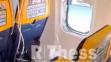 Ryanair, finestrino si stacca dopo il decollo. Passeggero trattenuto per non essere risucchiato