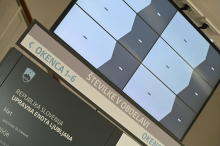 Minister Matoz razrešil načelnike sedmih upravnih enot