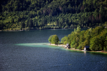 V Bohinjskem jezeru med plavanjem utonil 38-letni moški