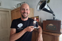 „Satire darf treten“: Oststeirischer Kabarettist geht mit Dialekt-Videos viral
