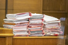 Beamtin, die jahrelang Gerichtsakten versteckte, freigesprochen