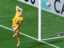 Ian Wright and Gary Neville hit out at 'poor' Jordan Pickford after England goalkeeper suffered World Cup gaffe against Norway: 'He HAS to save that'