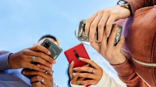 Viaggi all’estero e cellulare, quanto si spende per voce e dati. La guida agli operatori