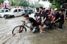Poplave v Bangladešu zahtevale 51 smrtnih žrtev