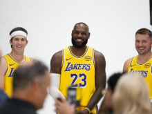 Ni še dojel, da je LeBron odšel. Mu pa ostane eden najboljših prijateljev.