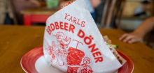 Karls Erlebnisdörfer: Millionen pilgern jährlich dorthin – Ist die Hölle ein Ort, wo Erdbeerpüree über Fleischdöner gegossen wird?