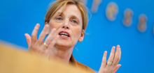 Unterhaltsvorschuss: Karin Prien verteidigt geplante Kürzungen