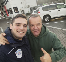 TRI SATA STAJALI NASRED PUTA NADOMAK GRANICE: Porodici iz Srbije se pojvario auto tokom puta na more - niko da stane i pomogne! A onda je naišao ON (FOTO)