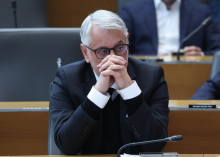 Han razočaran nad oviranjem kandidature. Pri Kaji Kallas postopka ne komentirajo.