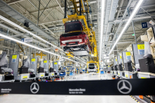 Mercedes-Benz z milijardo evrov na Madžarskem širi svojo največjo tovarno v Evropi