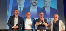 Sachsen-Anhalt: Kabarettist Uwe Steimle singt DDR-Hymne, Tino Chrupalla und Ulrich Siegmund stimmen ein