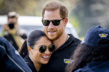 Kinder in den Arm nehmen: Prinz Harry nimmt sich Diana zum Vorbild