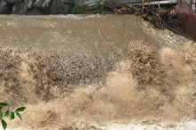 Unwetter : Blitzschläge führten zu Waldbränden, Regen zu Überflutungen