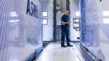 ASML v drugem četrtletju presegel pričakovanja in drugič letos zvišal napoved