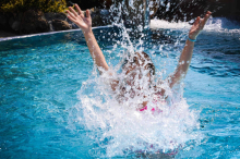 Ab wann dürfen Kinder alleine zum See oder ins Freibad?