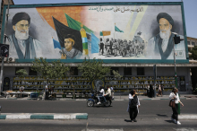 Ameriška vojska znova napadla Iran. ZDA znova uvedle pomorsko zaporo iranskih pristanišč.
