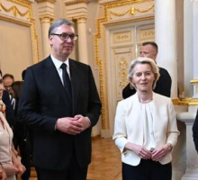 VAŽAN SUSRET NA SAMITU U KIJEVU! Vučić razgovarao sa predsednicom Evropske komisije Fon der Lajen o evropskom putu i ključnim koracima Srbije! 
