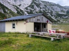Luče, med Ojstrico in Raduho, kjer je domačinom gorništvo v DNK