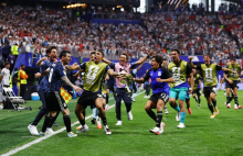 Angleži iz raja v pekel, Argentinci v finale s Španci