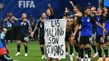 Fußballweltmeisterschaft 2026: Argentinische Mannschaft feiert WM-Finaleinzug mit Falklandbanner