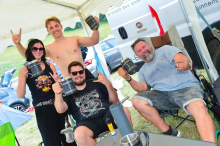 Festivalbesucher schlagen ihre Zelte in Leoben-Schladnitz auf