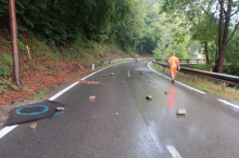 Steinschlag : Thalstraße bis Mittag für Verkehr gesperrt