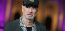 Roland Emmerich: Hollywood-Regisseur plant KI-Film über Autorennen von Menschen und Aliens