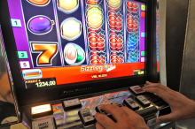 Nächtelang gezockt: Spielsüchtiger Kärntner verklagt slowenisches Casino