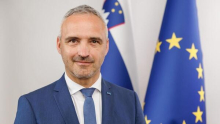 Kmetje avgusta za sušo in pozebo dobijo 12 milijonov evrov