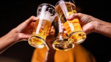 Podnebne spremembe segajo v pivski kozarec. Znanstveniki iščejo rešitev v genih hmelja