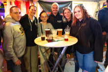 Public Viewing: Zahlreiche Fußball-Fans trotzten dem Wetter
