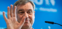 Markus Söder: Tomatenwurf auf bayerischen Ministerpräsident am Chiemsee