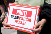 V DZ bo vloženih več kot 44 tisoč podpisov za referendum o noveli zakona o parlamentarni preiskavi