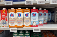 Frau fehlte ein Cent, um einen Liter Milch zu bezahlen