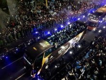 Na tisoče Argentincev kljub finalnemu porazu ob vrnitvi pozdravilo nogometaše