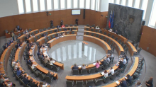 DZ odloča o razpisu referenduma o noveli zakona o parlamentarni preiskavi