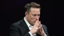 Tesla razočarala z dobičkom, možna združitev s SpaceXom