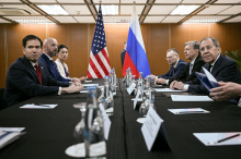 Lavrov poziva k ustavitvi oboroževanja Ukrajine, ZDA napovedujejo nadaljnja prizadevanja za mir