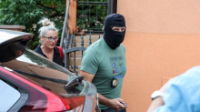 VIDEO Policajac s fantomkom pred domom Šegote! Iznose stvari iz kuće direktora  HOO-a