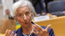 Bce, tassi invariati ma crescono i timori per l’inflazione. Lagarde: “Peserà sui salari reali”