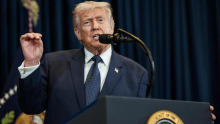 Negotovost se veča: v petek se obeta nov val Trumpovih carin