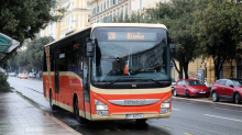 'TRAŽI SE CRVENI CLIO' Ubacio se pred bus u Rijeci, vozač naglo zakočio: Osam putnika je palo