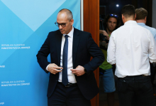Minister Ostrc bo lahko do osem ur na teden še naprej delal tudi v zasebni zobozdravstveni kliniki