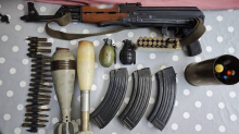 FOTO Policija intervenirala zbog nasilja u obitelji pa u kući našla arsenal oružja. Uhitili muškarca