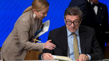Caro-benzina, faccia a faccia tra Meloni e Giorgetti: “Ipotesi accise mobili allo studio”