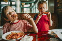 V Italiji vse več debelih otrok – sadje, zelenjava in ribe so se umaknili picam, testeninam in kruhu