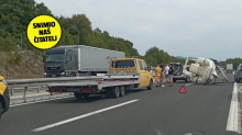 FOTO Brodica se prevrnula s auta na A1: 'Zastoji i gužve su'