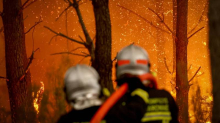 FOTO Apokalipsa u Francuskoj: Moćni požar 'topi' jug zemlje, stvara vlastite vjetrove i munje!