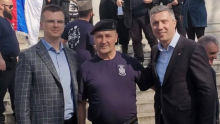 SVAKI KOMENTAR JE SUVIŠAN: Muškarac koji je pretio Vučiću odsecanjem glave u društvu Parandilovića i Obradovića (FOTO)