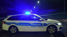 Mladić izletio autom s ceste kod Daruvara. Životno je ugrožen...